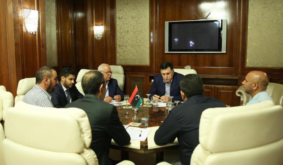 السراج يبحث توفير السلع بصفة عاجلة لجميع المناطق
