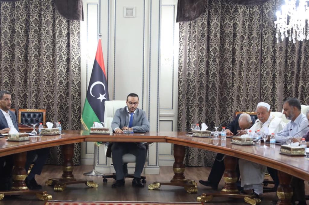 وزير الحكم المحلي يجتمع مع لجنة الإغاثة بغات لمناقشة الأوضاع المعيشية الصعبة