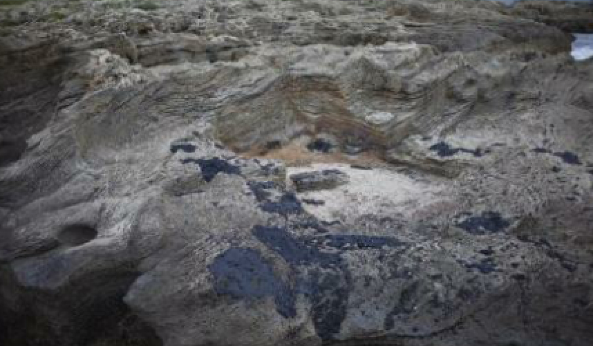 رويترز : سفينة ليبية تتسبب في تسرب نفطي قبالة شواطئ إسرائيل