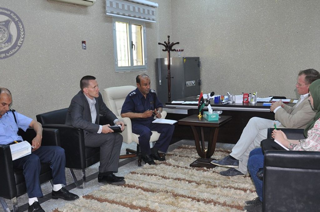 مدير الإدارة العامة لأمن السواحل يجتمع بالملحق الأمني بسفارة هولندا