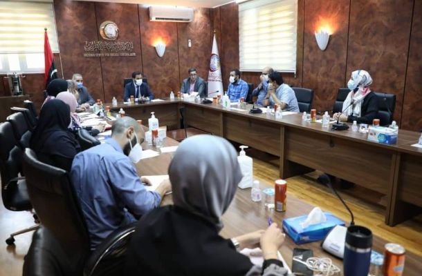 وزير النفط والغاز يعقد اجتماعاً مع عضوي مجلس النواب عن دائرة حي الأندلس