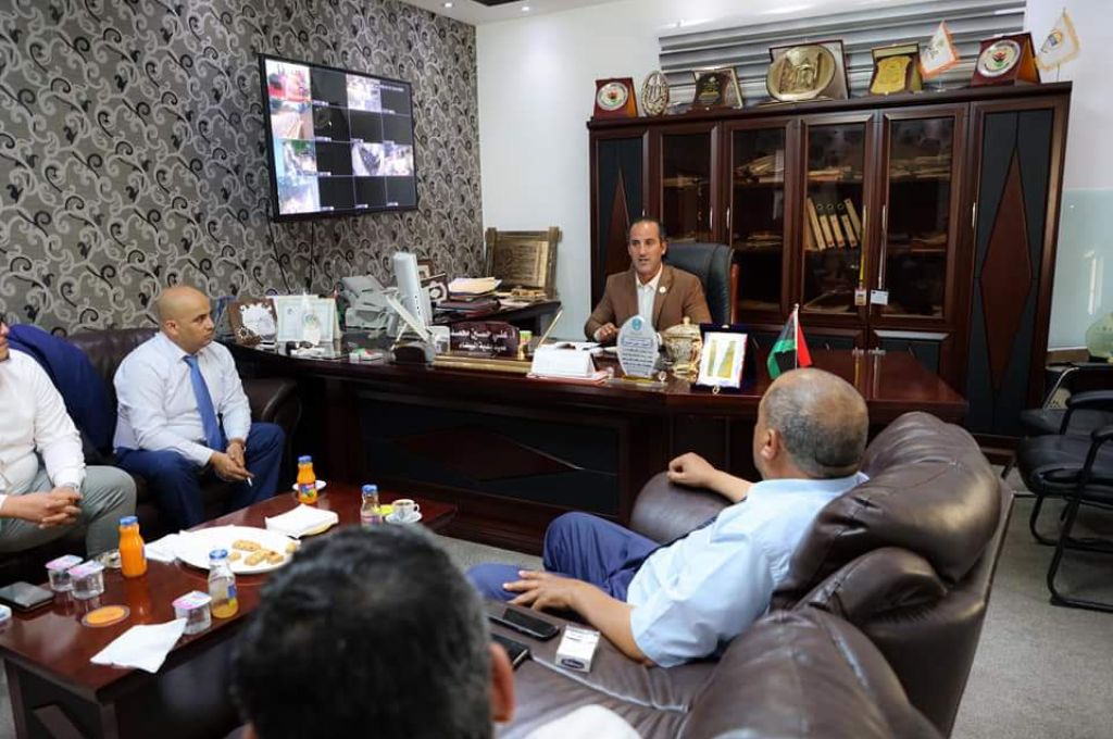 الوحدة يبحث وضع آلية لمتابعة الديون المتعثرة بالمصرف