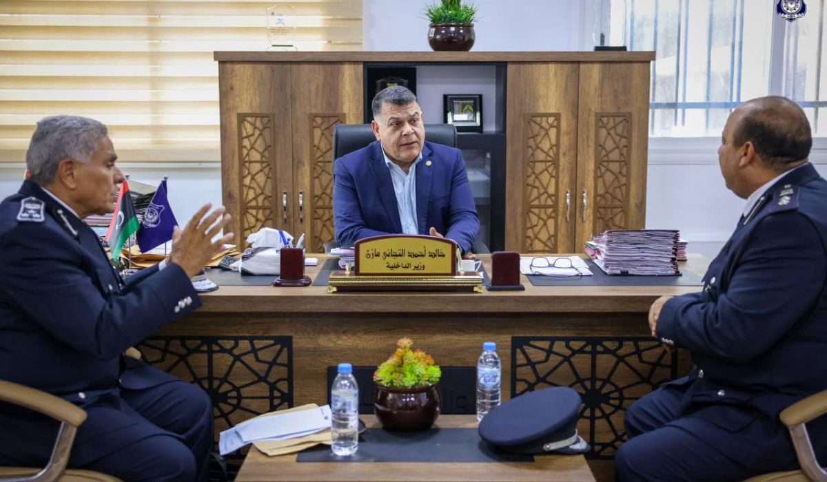 وزير الداخلية يناقش مستجدات العمل بمنفذ رأس اجدير