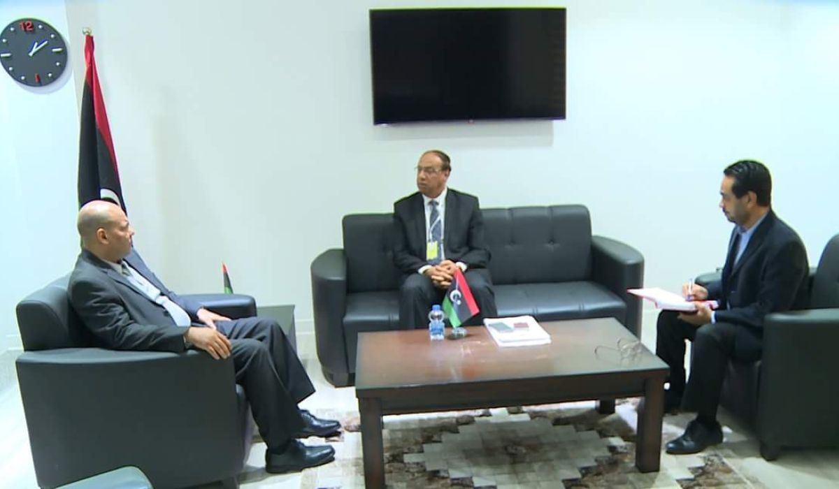 المجبري يجتمع مع رئيس مجلس إدارة المنطقة الحرة بمصراتة