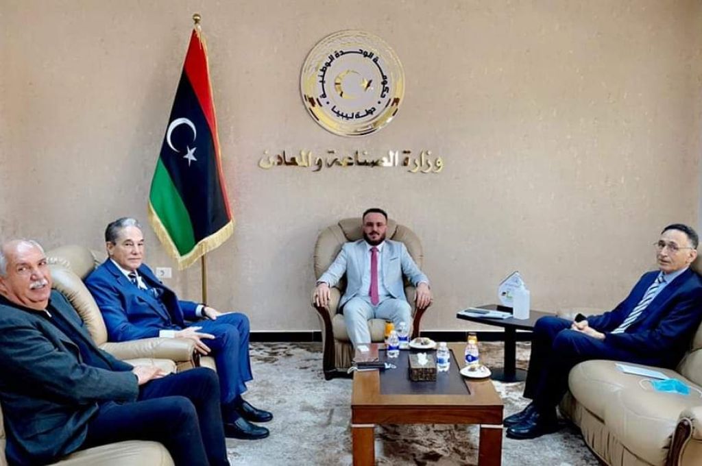 "أبوهيسة" يتفق مع وزير الاقتصاد والتجارة على جملة من الأمور الهامة للقطاعين