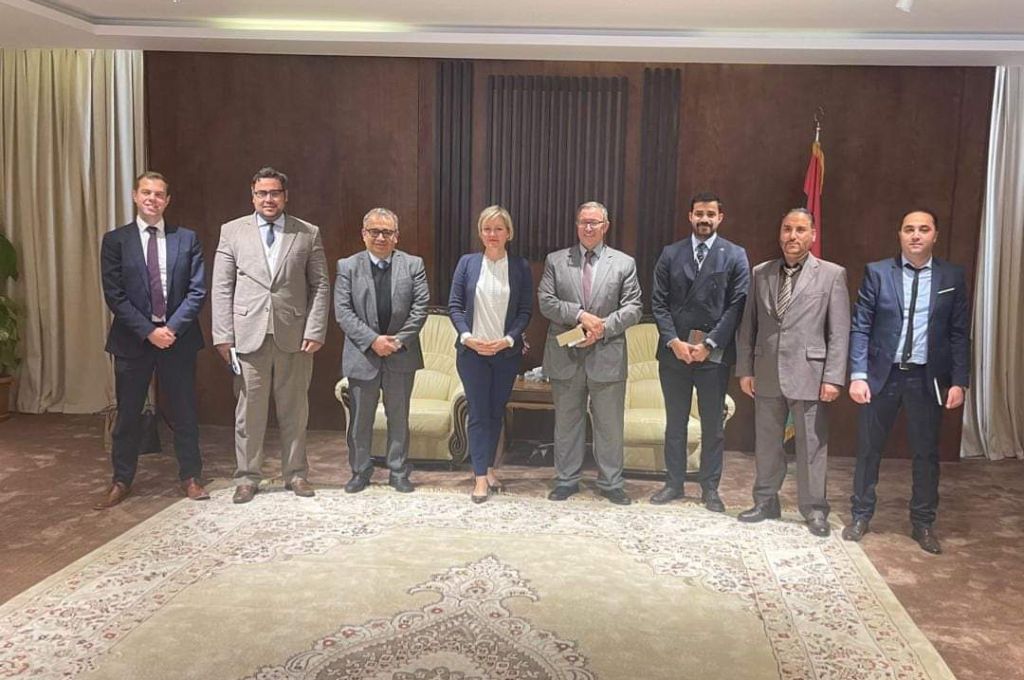استكمال إجراءات إقرارات الذمة المالية من قبل عدد من مسؤولي مصلحة التسجيل العقاري