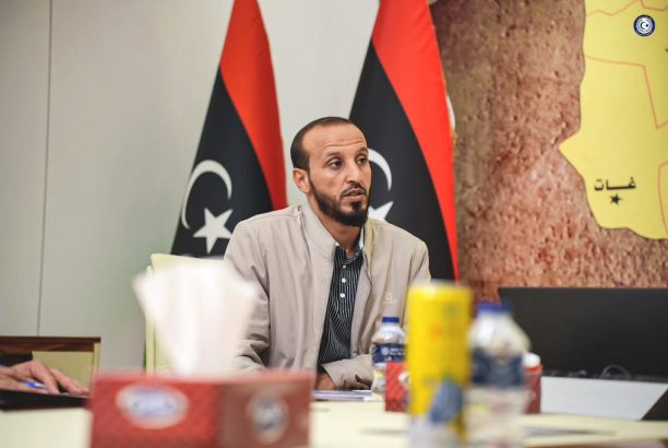 للمرة الثانية "الكبير" يرجع الحوالة المالية الخاصة بالمرتبات .. ومالية الوفاق تحمله المسؤولية