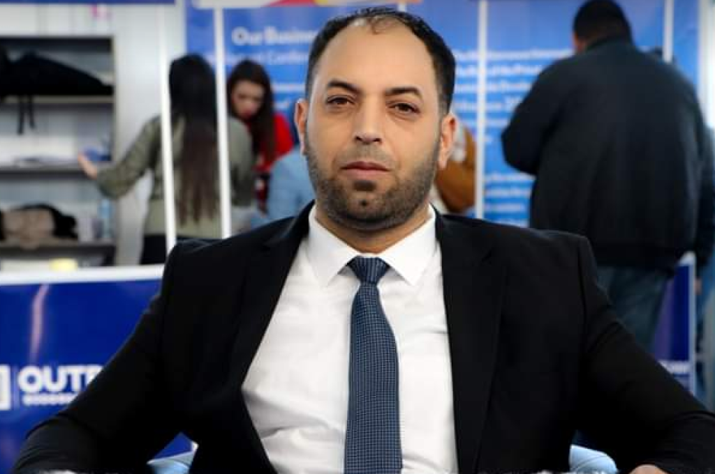 وزير الشباب يعقد اجتماعاً بخصوص توزيع الدفعة الأولى من صكوك القروض السكنية