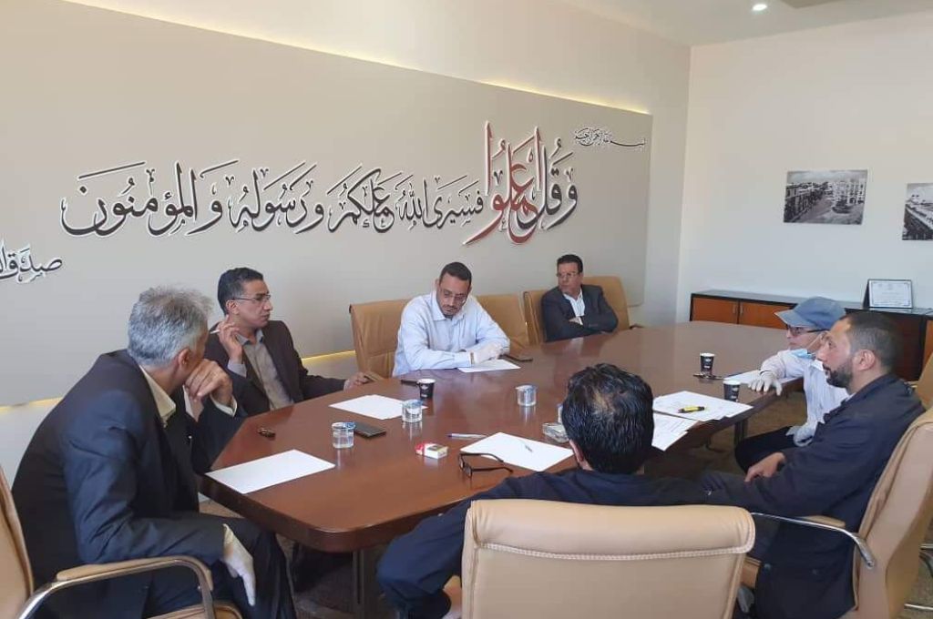 الثني يواصل بحث ملف المواطنين العالقين بالخارج ويتخذ حزمة من الإجراءات