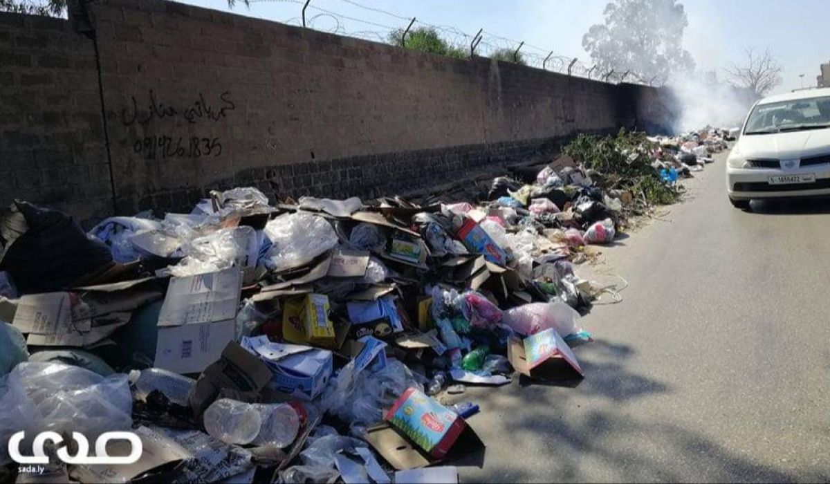 الإصحاح البيئي لصدى: الحرب سببت تراكم القمامة بطرابلس بسبب  إقفال طريق المكب الرئيسي