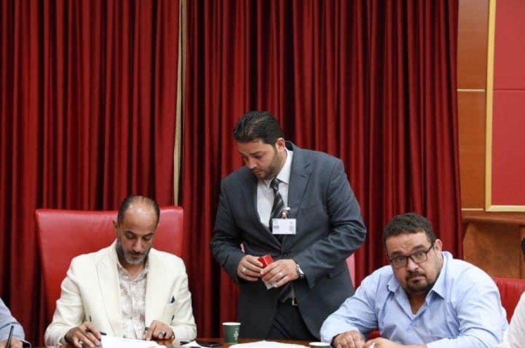 وزارة الصحة تستلم المخصصات المالية لمكافآت الأطقم الطبية والطبية المساعدة