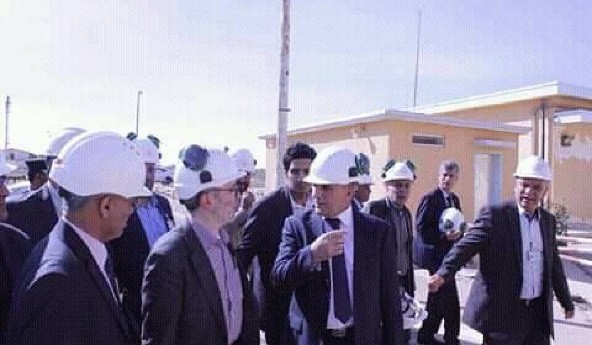 صنع الله يزور مرسى البريقة ويوقع عقد تنفيذ مشروع توزيع الكهرباء لمنطقة العرقوب