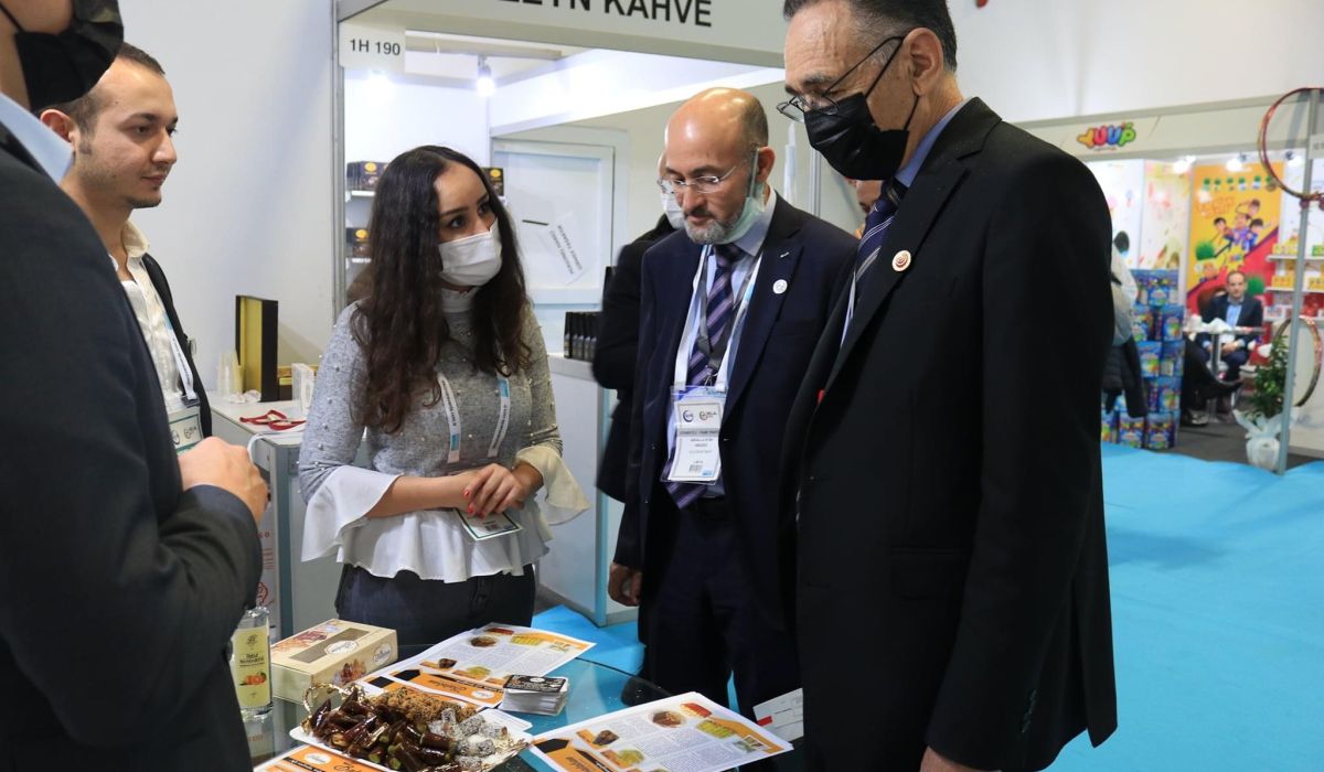 الحويج يزور المعرض التجاري المقام على هامش اجتماع اللجنة الاقتصادية الدائمة لمنظمة التعاون الإسلامي