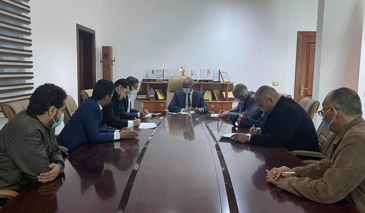 وزير العمل والتأهيل بالوفاق يعقد اجتماعاً مع بلدي سبها