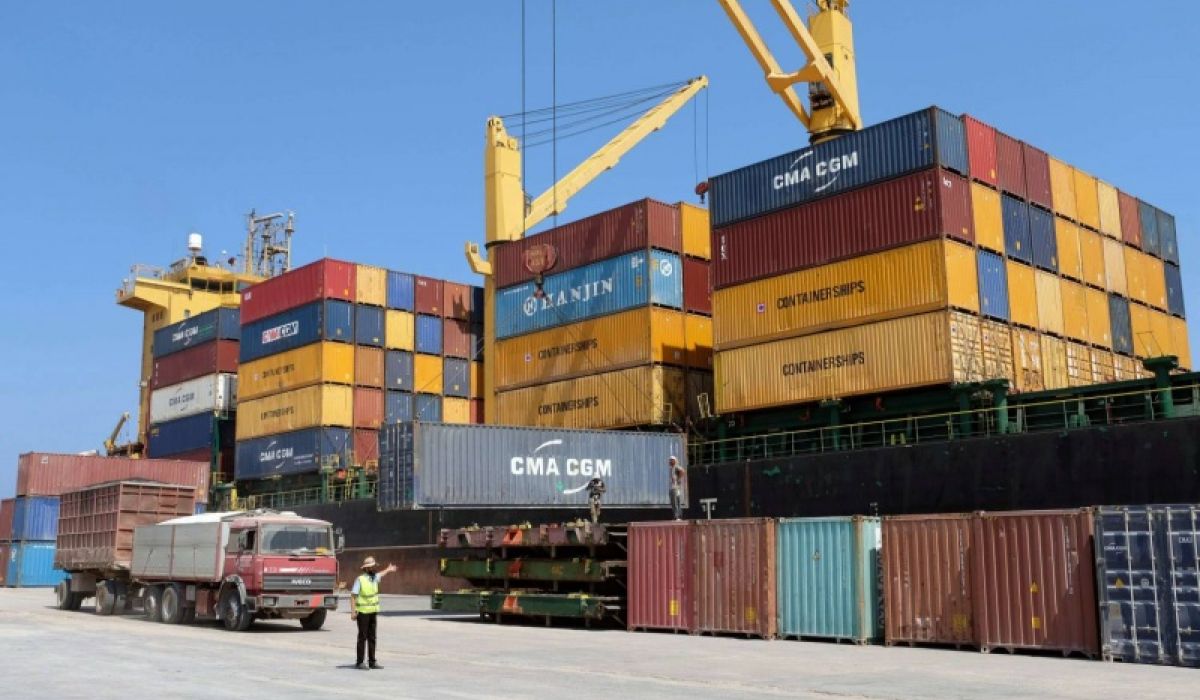 ميناء الخمس البحري يستقبل 3446 حاوية بضائع خلال أسبوعين