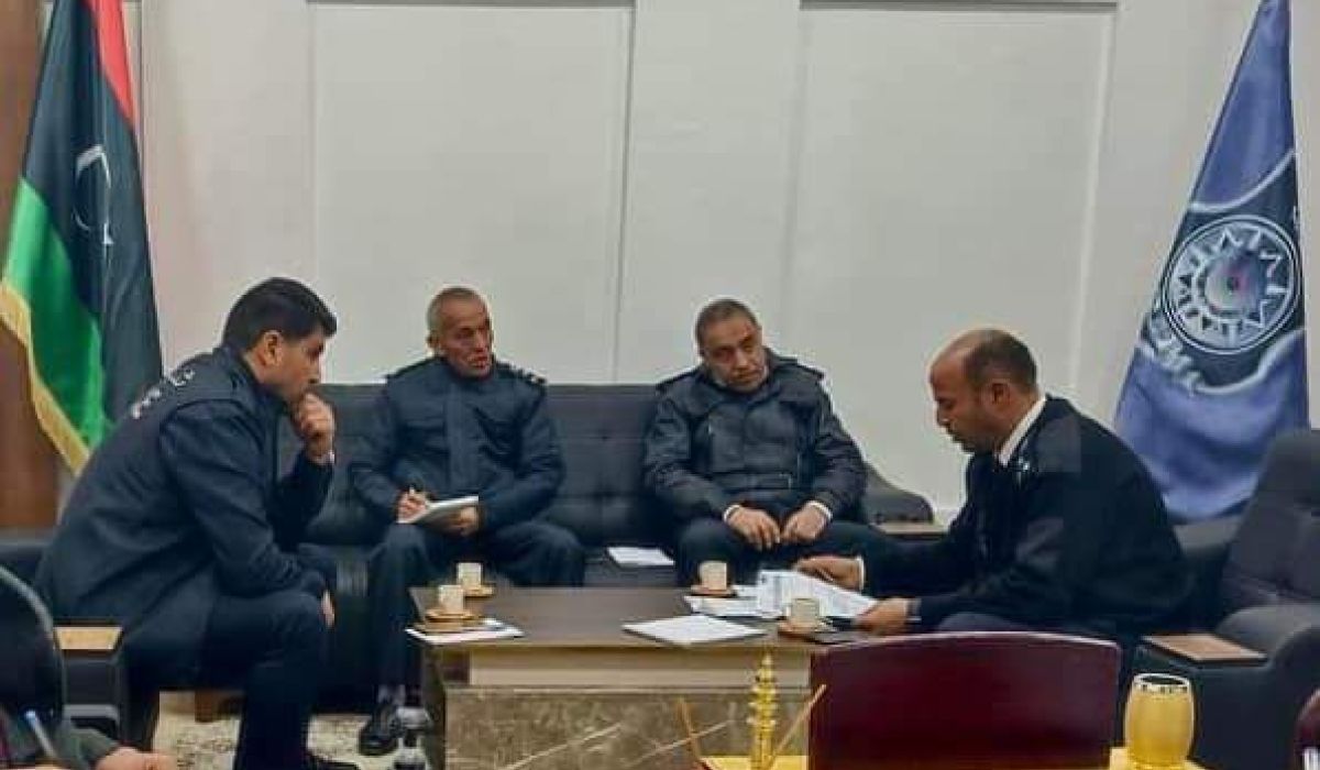 اجتماع لمناقشة العمل على إنشاء وتجهيز غرفة العمليات البحرية بكافة وسائل المراقبة والاتصال
