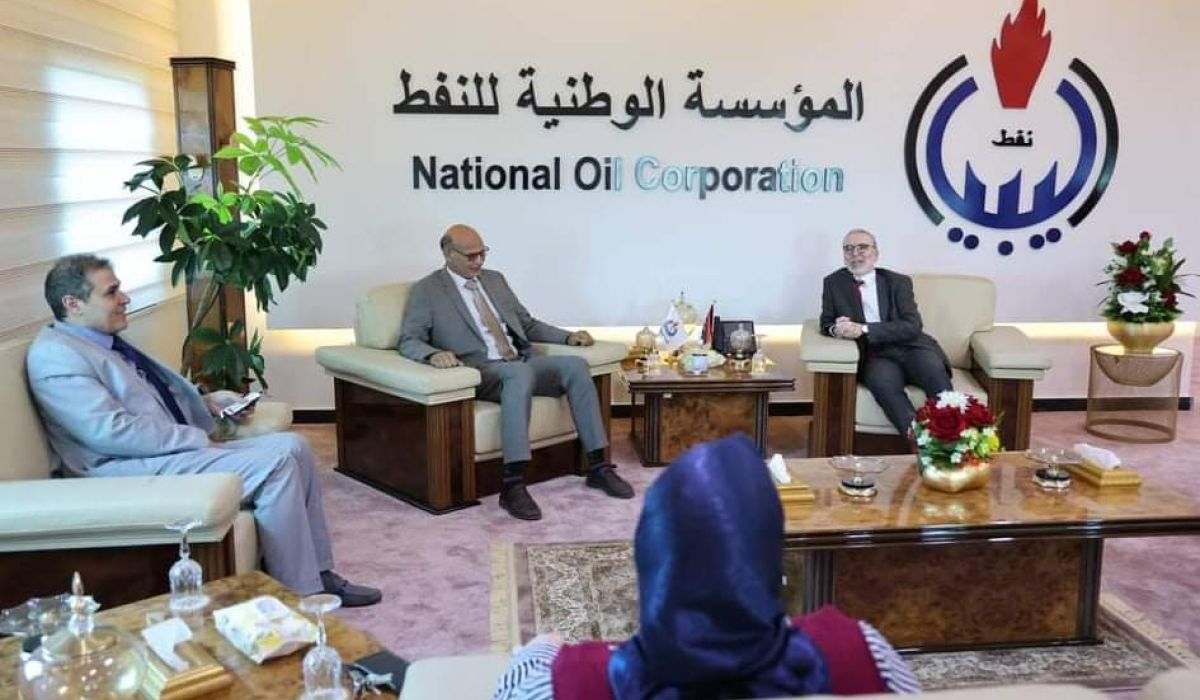 الوطنية للنفط تبحث تطوير التعاون مع مصرف الوحدة