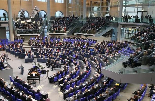 "الحويج" يبحث مشاركة المصارف الدولية في تنمية الاقتصاد الوطني