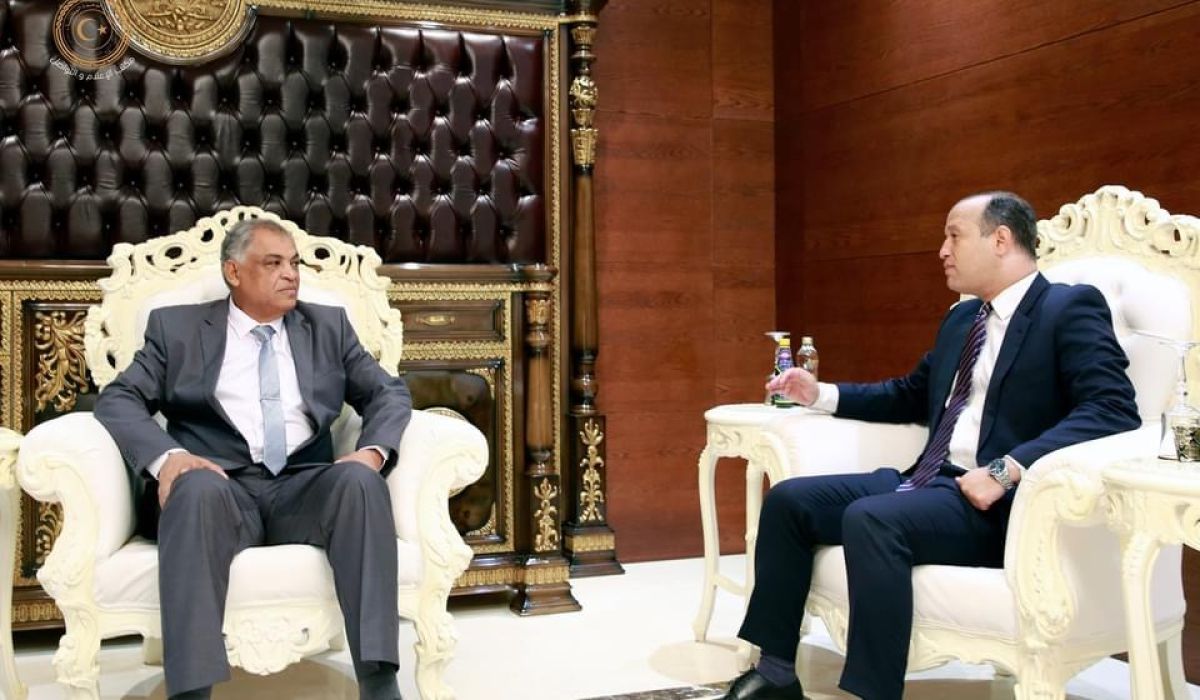 القطراني يطلع على سير عمل القنصلية المصرية ببنغازي