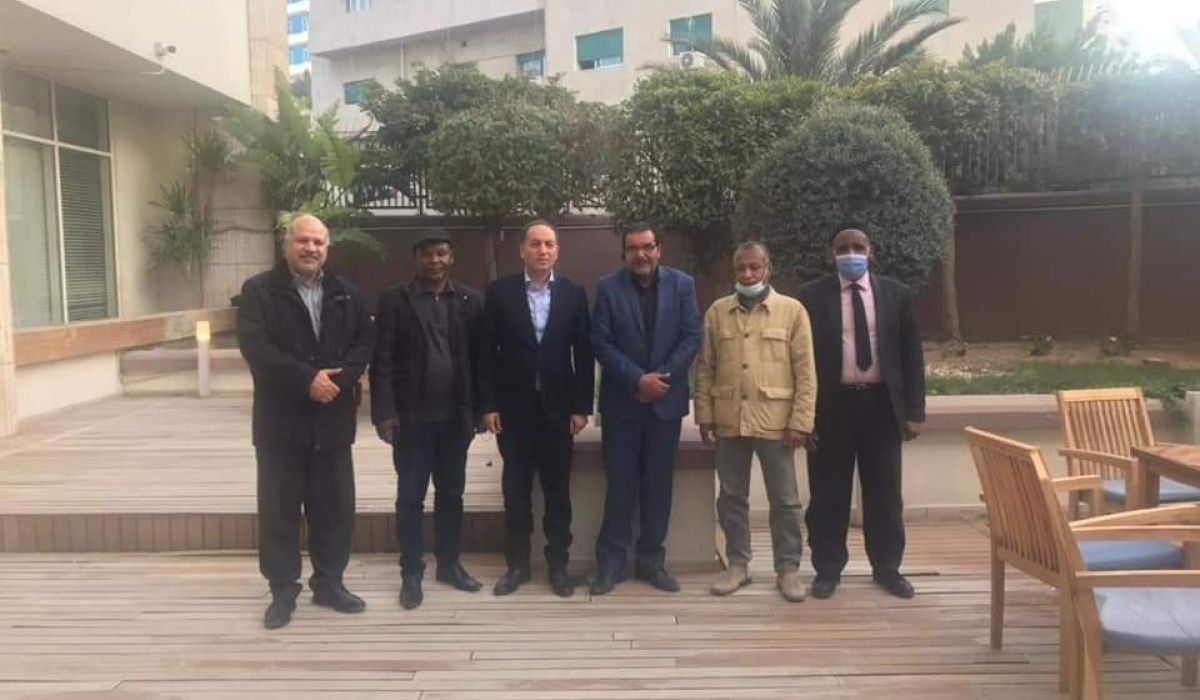 رئيس مجلس إدارة غرفة التجارة والصناعة يجتمع مع سفير تونس بالجنوب الليبي