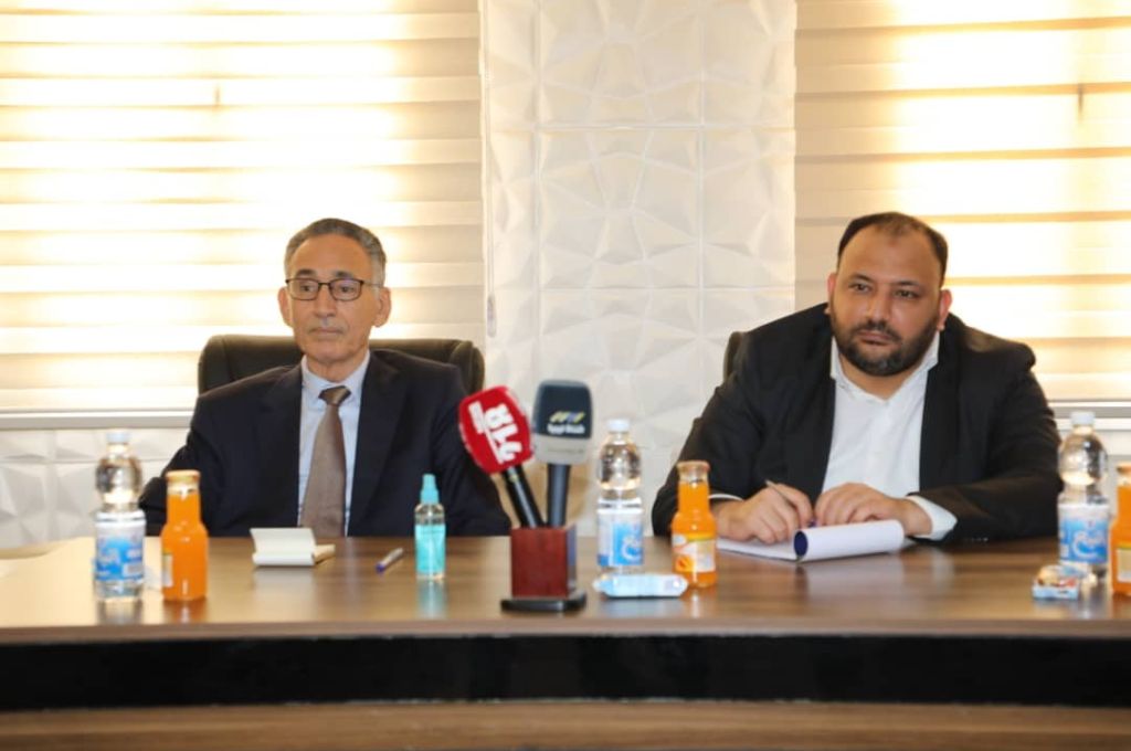 الحويج يتابع سير العمل بديوان الوزارة والجهات التابعة