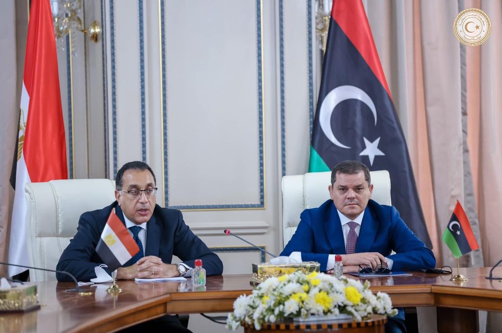 الدبيبة يقوم رفقة عدد من وزراء الحكومة بزيارة المناطق المتضررة جراء الحرب جنوب العاصمة