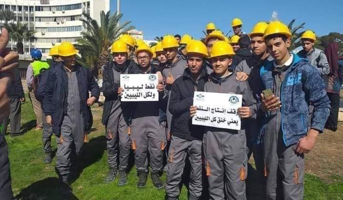 نقابة عمال النفط تجهز لوقفة احتجاجية أخرى ذات صدى أكبر للمطالبة بفتح الموانئ النفطية