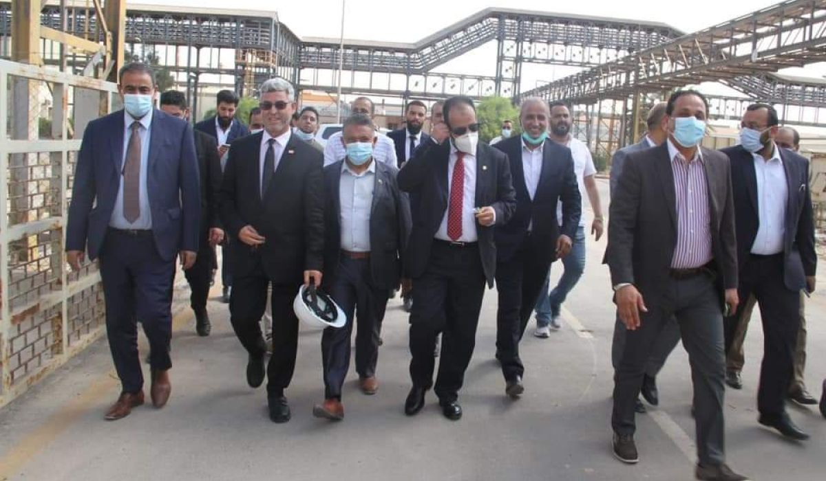 وزيرا الصحة والمواصلات يتفقدان مصنع الأكسجين الجديد