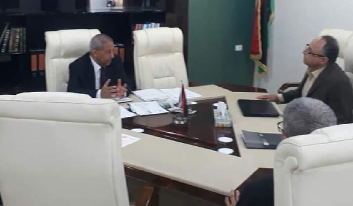 مشكلة تكدس القمامة وأوضاع النازحين على طاولة وزير الحكم المحلي وعميد بلدية طرابلس