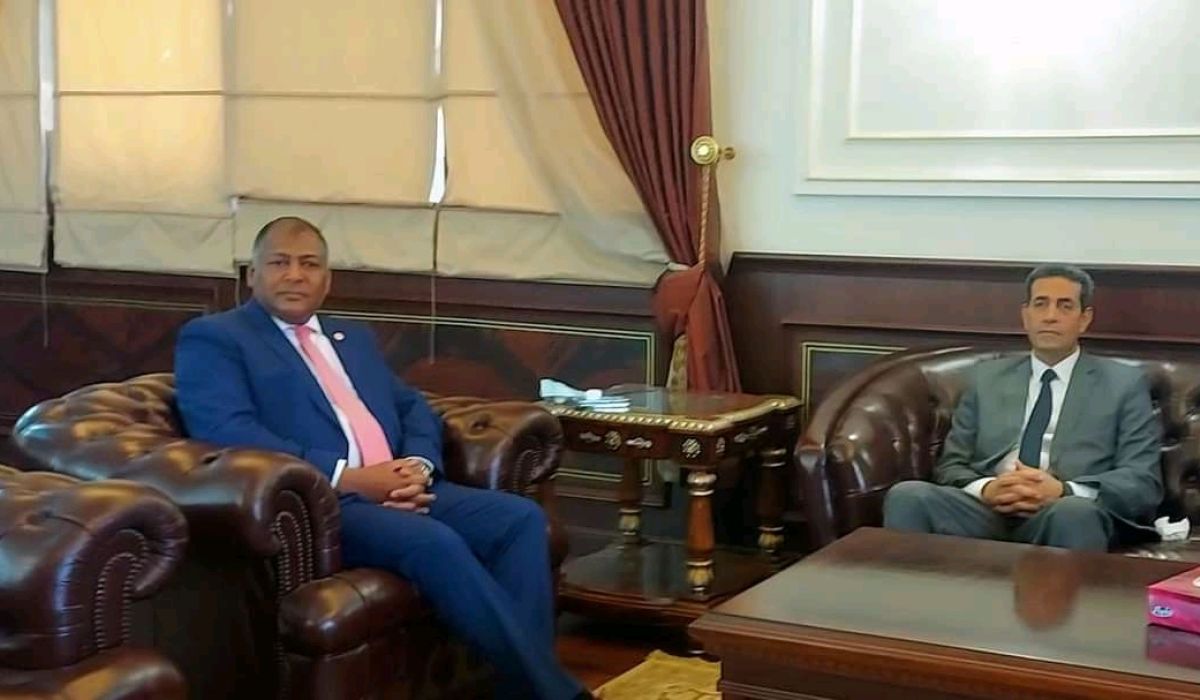 وزير المالية يناقش مع رئيس المفوضية العليا للانتخابات الاشكاليات التي تواجه سير العمل بالمفوضية