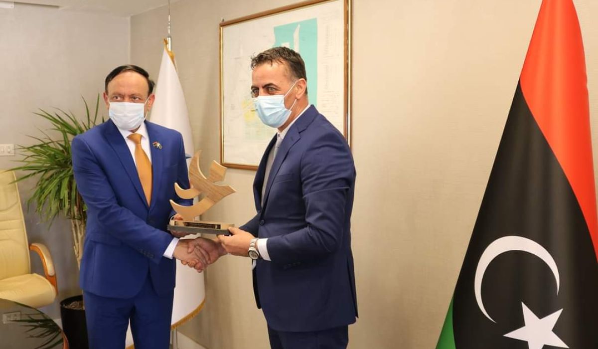 سفير جمهورية باكستان لدى ليبيا يناقش عدة مواضيع في زيارته للمنطقة الحرة بمصراته