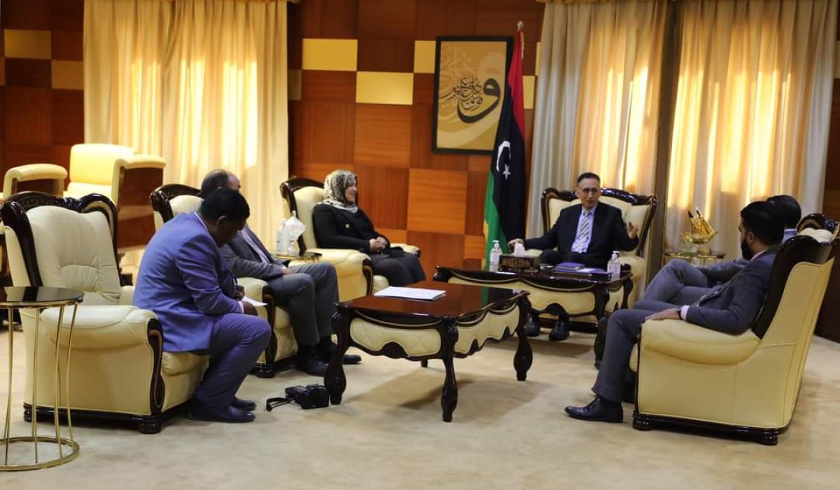 "الحويج" يناقش عدة محاور مع وزيرة الشؤون الاجتماعية ورئيس الهيئة العامة لتشجيع الاستثمار وشؤون الخصخصة