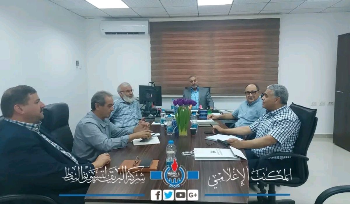 البريقة للنفط تبحث إنشاء منصتي للتفريغ والتعبئة البحرية (SPM) بمستودع جنزور ورأس المنقار النفطي