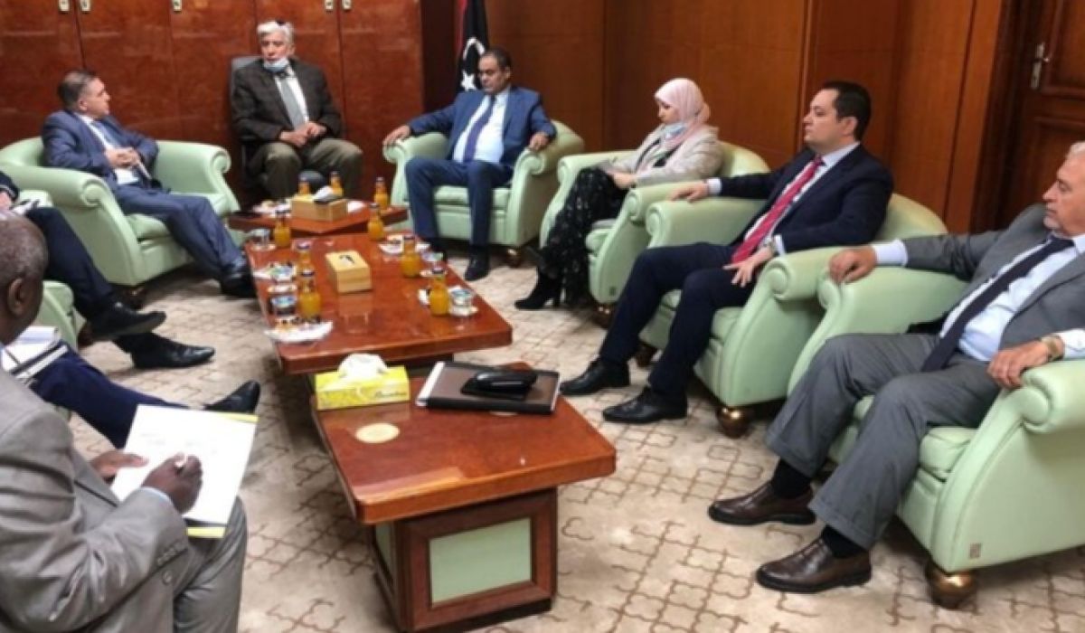 وزير المواصلات يلتقي السفير المالطي لبحث عودة رحلات الطيران بين البلدين