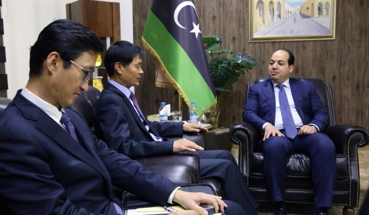 معيتيق يطالب الحكومة الكورية الجنوبية برفع الحظر على الشركات الكورية العائدة لاستكمال مشاريعها بالبلاد