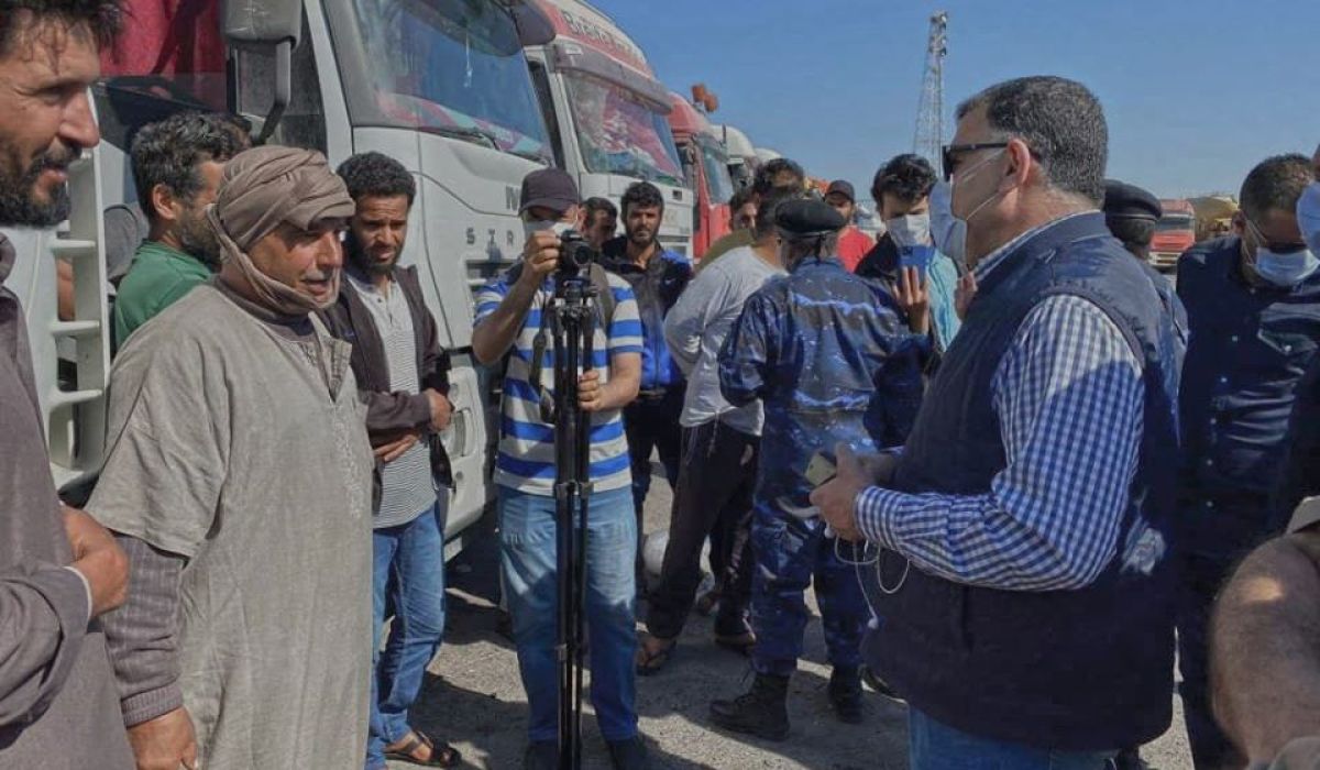 "داخلية الوفاق" تتفقد أصحاب شاحنات السلع التي دخلت منفذ رأس اجدير داخل الحجر الصحي
