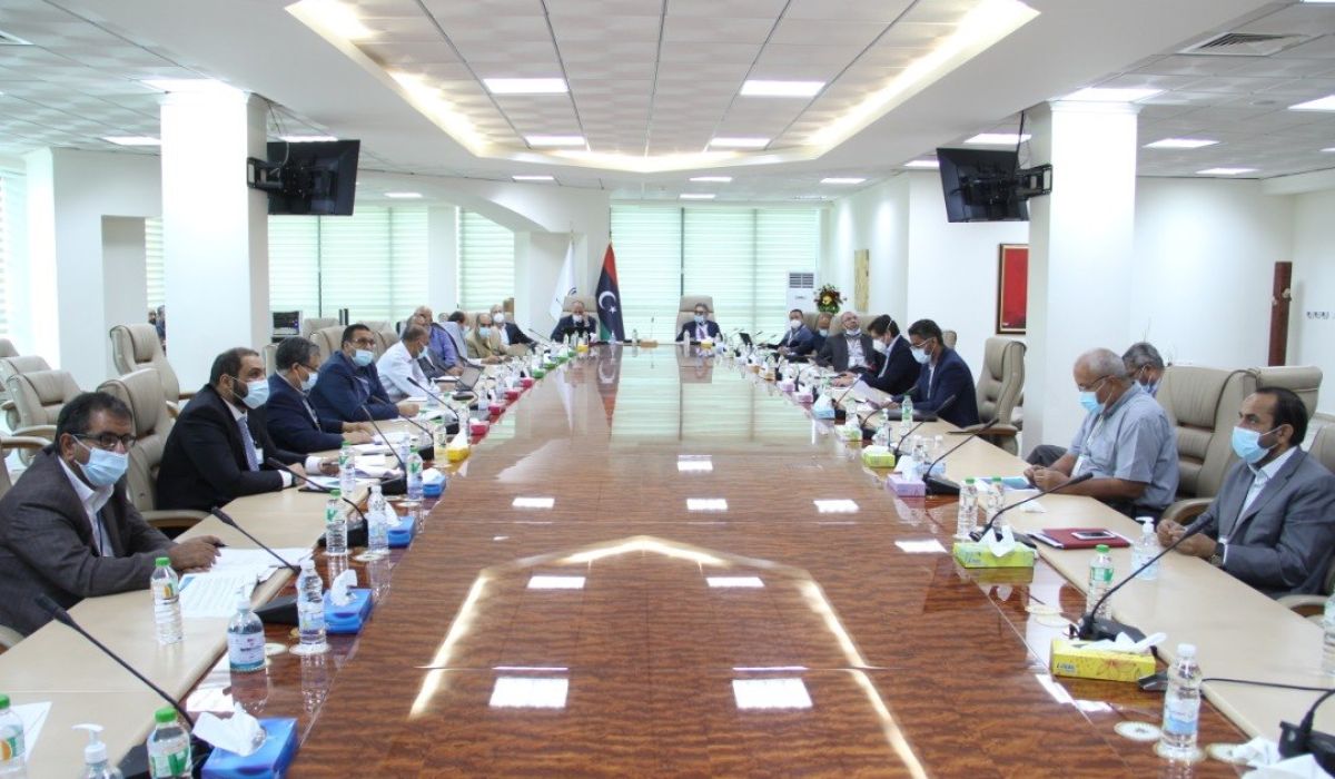 مؤسسة النفط تبحث مع شركة آكاكوس معدلات الإنتاج والميزانية المعتمدة والمصروفات في 2020