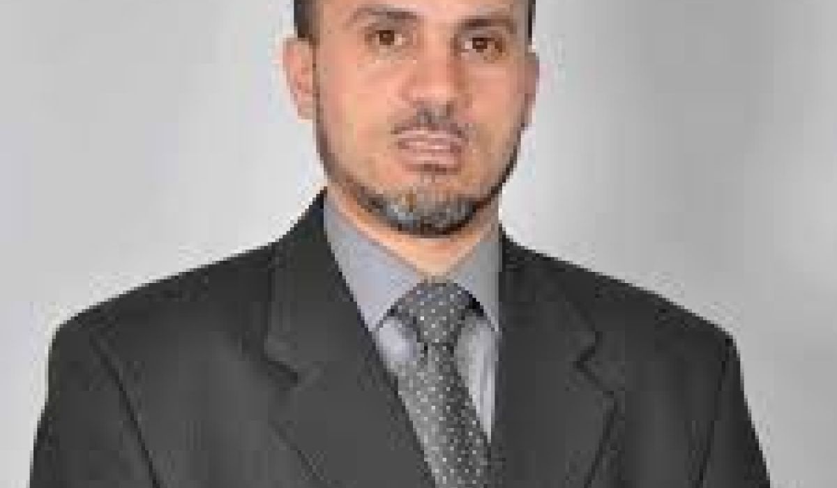 عماري زايد ينتقد قرار رئيس المجلس الرئاسي بإنفاق مليار ونصف المليار دولار على السلع الأساسية