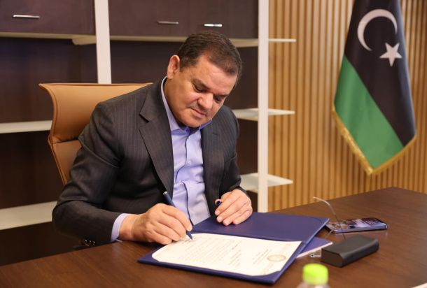 خاص.. مدير مصلحة الجمارك يستدعي المتهم بتهريب الذهب عبر مطار مصراتة "فتحي مخلوف" للتحقيق .. ويكلف خلفاً له