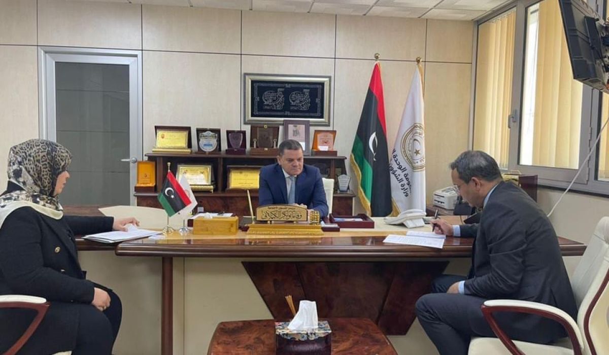 رئيس حكومة الوحدة الوطنية يتابع سير عمل وزارة الشؤون الاجتماعية
