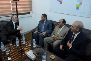 صنع الله يناقش مشاريع المسؤولية الاجتماعية للمؤسسة الوطنية للنفط مع عميد بلدية بنغازي