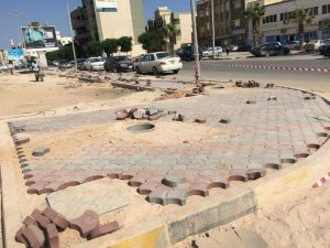 استمرار أعمال ترصيف ساحة وسط المدينة بالخمس