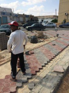 استمرار أعمال ترصيف ساحة وسط المدينة بالخمس