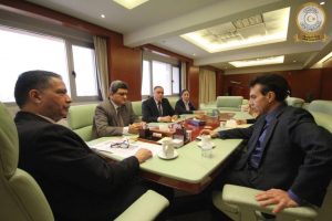 وزير المواصلات يجتمع بالسفير الايطالى لتنفيذ احدى بنود اتفاقية الصداقة 2008