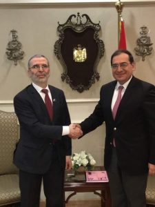 صنع الله يلتقي مع وزير البترول والثروة المعدنية المصري