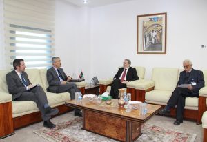 صنع الله يستقبل سعادة السفير البريطاني لدى ليبيا