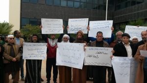 المعداني يلتقي المحتجين أصحاب المنازل المتضررة بسرت