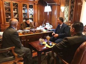 السراج يبحث استئناف الملاحة الجوية بمطار امعيتيقة