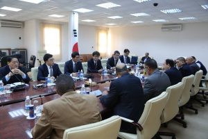 شركات كورية تزور ليبيا لوضع جدول زمني لاستئناف العمل بالمشاريع المتوقفة
