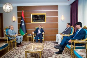 المشري يلتقي الكبير لمناقشة الإصلاحات الاقتصادية المقترحة